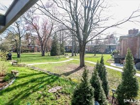 160 Fairfield Woods Road 20, Fairfield CT 06825