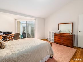 160 Fairfield Woods Road 20, Fairfield CT 06825