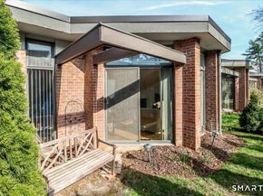 160 Fairfield Woods Road 20, Fairfield CT 06825