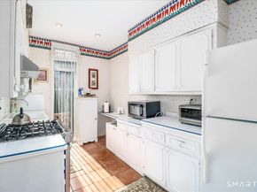 160 Fairfield Woods Road 20, Fairfield CT 06825