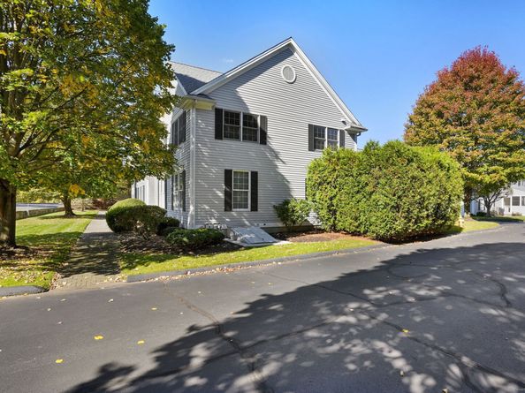 1 Village Drive 1, Trumbull CT 06611