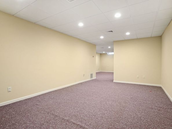 1 Village Drive 1, Trumbull CT 06611