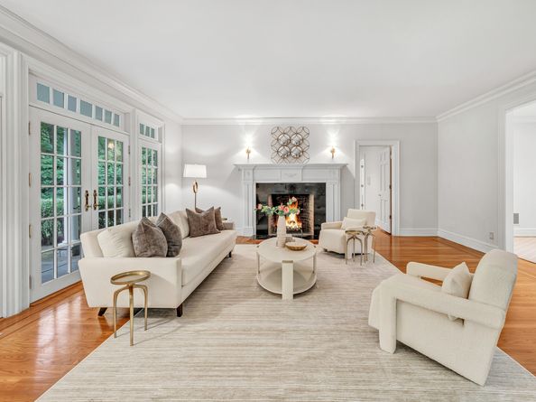 4 Lyons Plain Road, Weston CT 06883