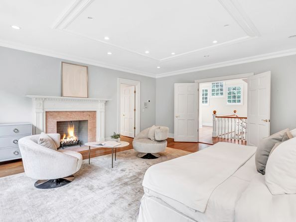 4 Lyons Plain Road, Weston CT 06883
