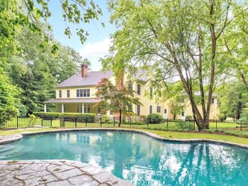 4 Lyons Plain Road