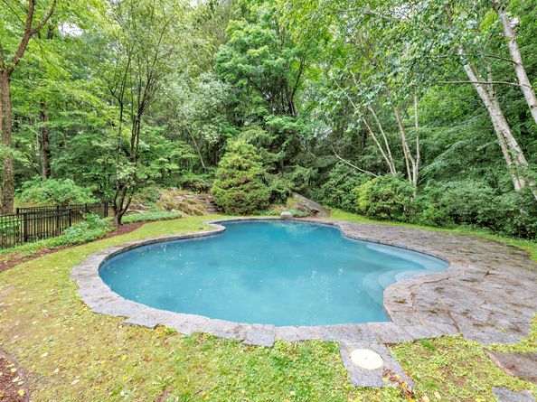 4 Lyons Plain Road, Weston CT 06883