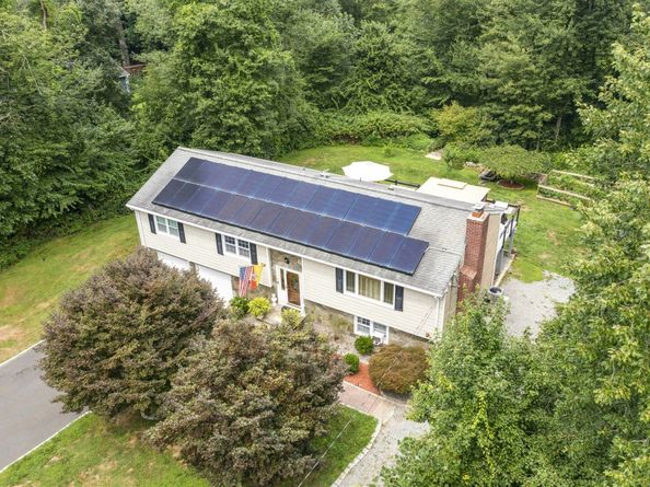 40 Winthrop Place, Monroe CT 06468