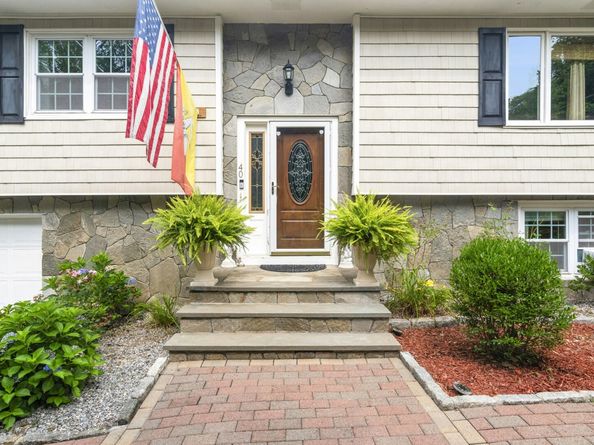 40 Winthrop Place, Monroe CT 06468