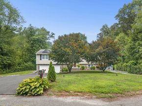 40 Winthrop Place, Monroe CT 06468