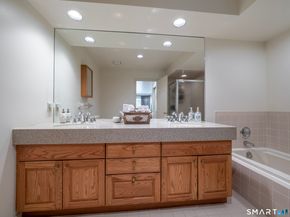 12 Boulevard Drive 31172, Danbury CT 06810