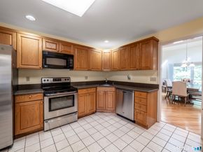 12 Boulevard Drive 31172, Danbury CT 06810