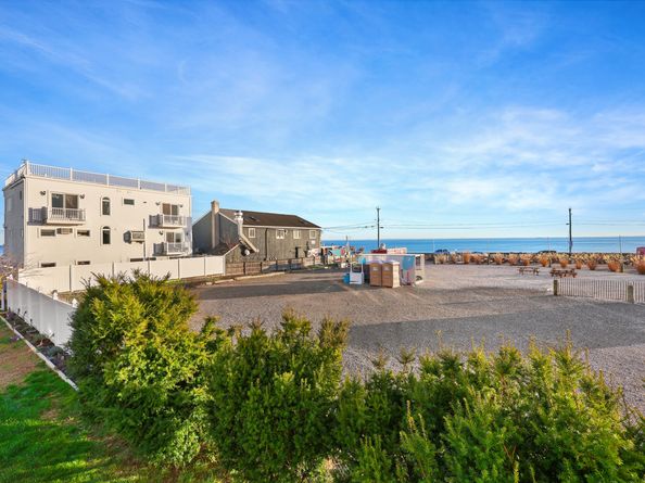 44 Washington Parkway, Stratford CT 06615