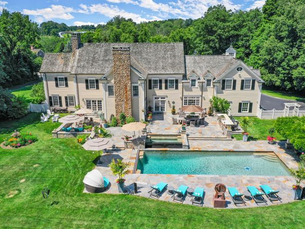 1343 Smith Ridge Road, New Canaan CT 06840