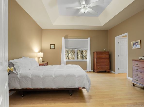 101 Royals Court, Trumbull CT 06611