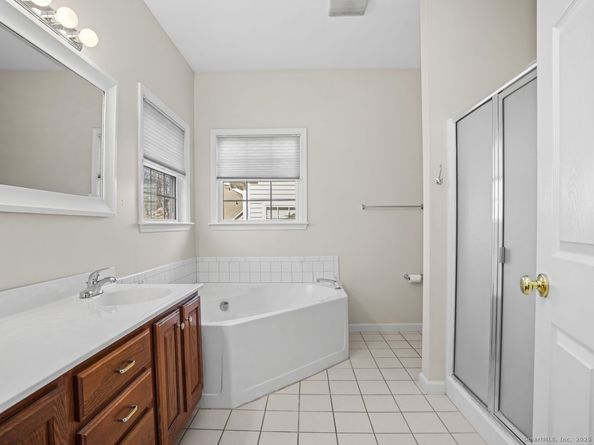 101 Royals Court, Trumbull CT 06611