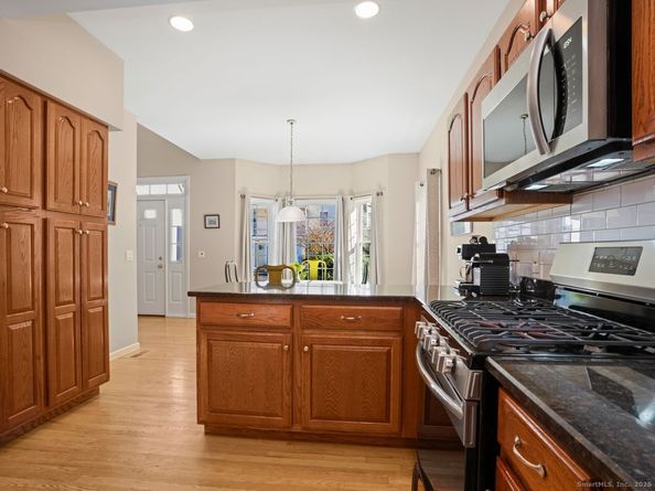 101 Royals Court, Trumbull CT 06611