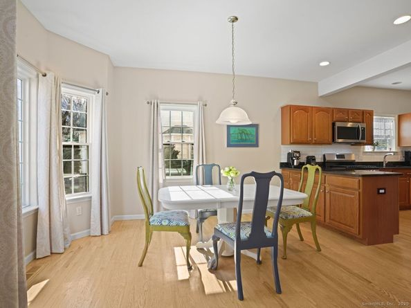 101 Royals Court, Trumbull CT 06611