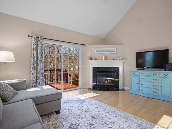 101 Royals Court, Trumbull CT 06611