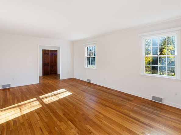 136 Knobloch Lane, Stamford CT 06902