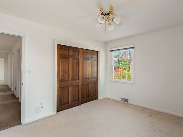 136 Knobloch Lane, Stamford CT 06902