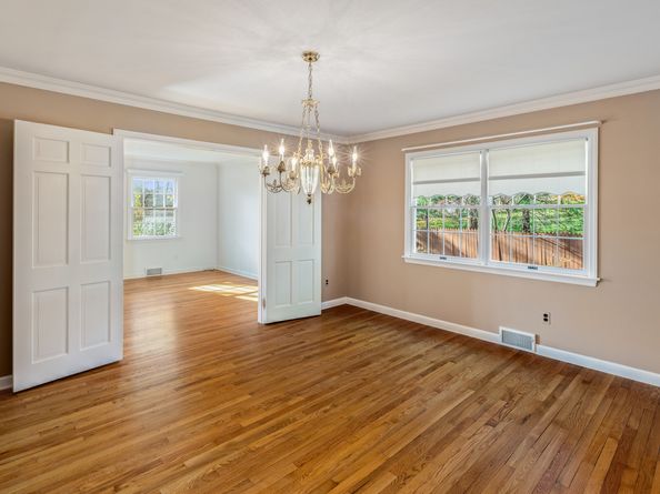 136 Knobloch Lane, Stamford CT 06902