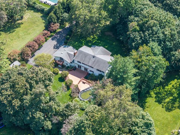 136 Knobloch Lane, Stamford CT 06902