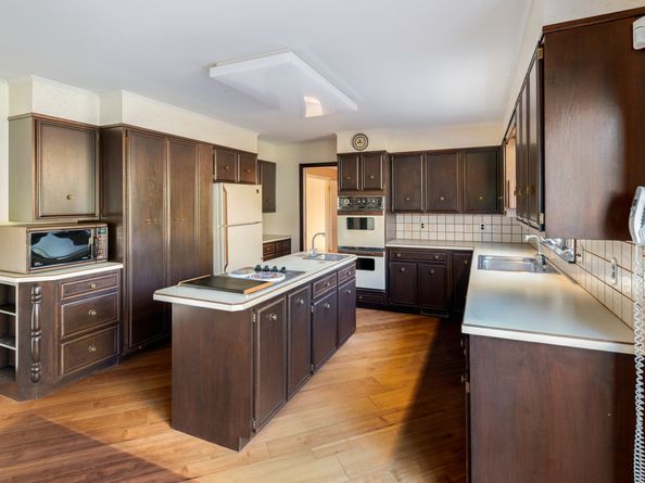 136 Knobloch Lane, Stamford CT 06902