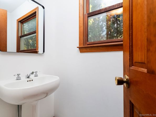 8 Phoebee Lane, Brookfield CT 06804