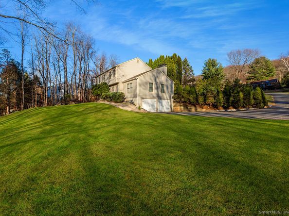 8 Phoebee Lane, Brookfield CT 06804