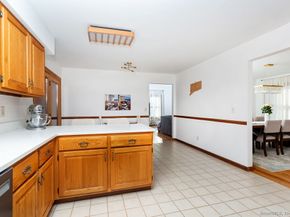 8 Phoebee Lane, Brookfield CT 06804