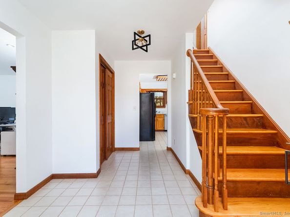 8 Phoebee Lane, Brookfield CT 06804