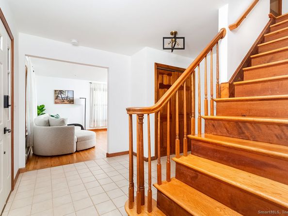 8 Phoebee Lane, Brookfield CT 06804