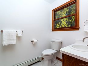 8 Phoebee Lane, Brookfield CT 06804