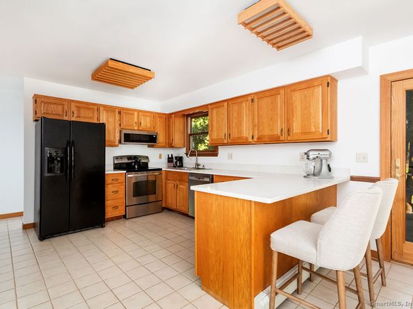 8 Phoebee Lane, Brookfield CT 06804