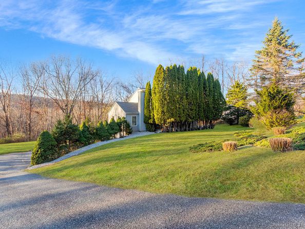 8 Phoebee Lane, Brookfield CT 06804