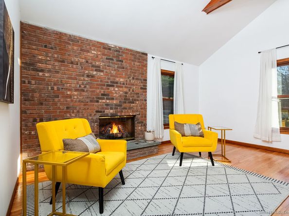 8 Phoebee Lane, Brookfield CT 06804