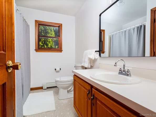 8 Phoebee Lane, Brookfield CT 06804