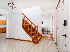 8 Phoebee Lane, Brookfield CT 06804