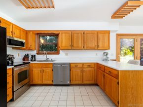 8 Phoebee Lane, Brookfield CT 06804