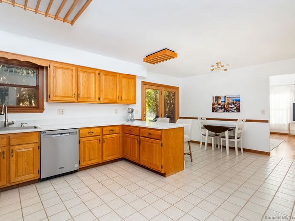 8 Phoebee Lane, Brookfield CT 06804