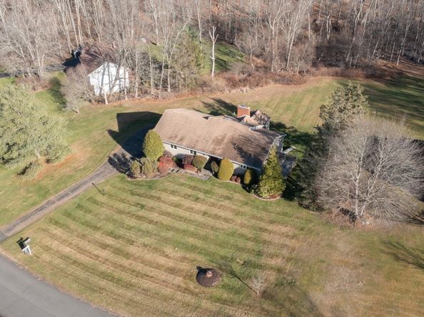 7 Carriage Lane, New Fairfield CT 06812