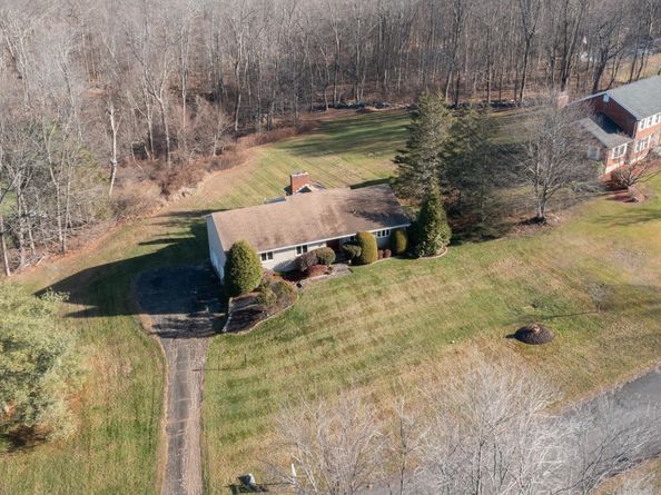 7 Carriage Lane, New Fairfield CT 06812