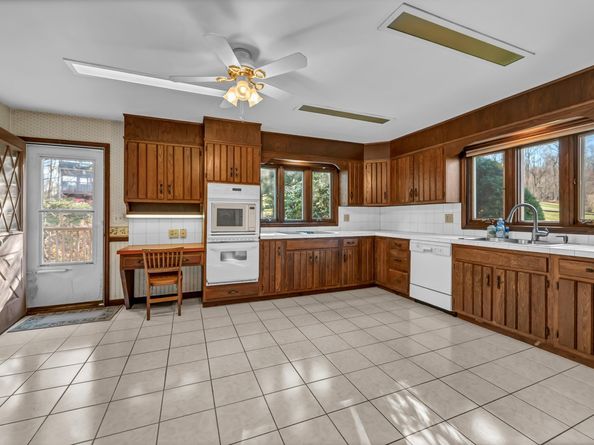 7 Carriage Lane, New Fairfield CT 06812