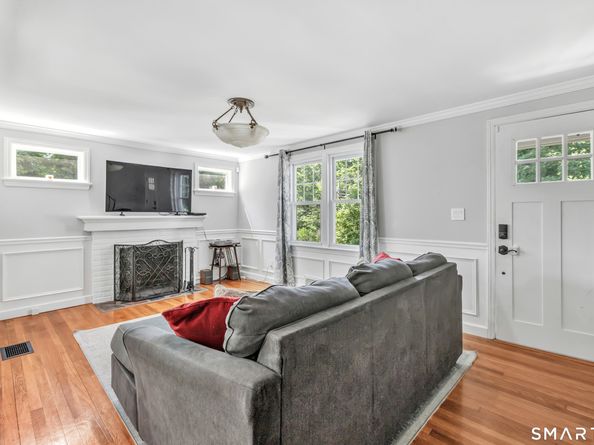 2082 Stratfield Road, Fairfield CT 06825