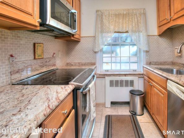 236 Park Street 20, New Canaan CT 06840