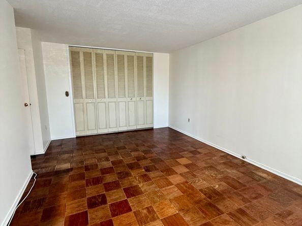 1 Strawberry Hill Court APT 2B, Stamford CT 06902