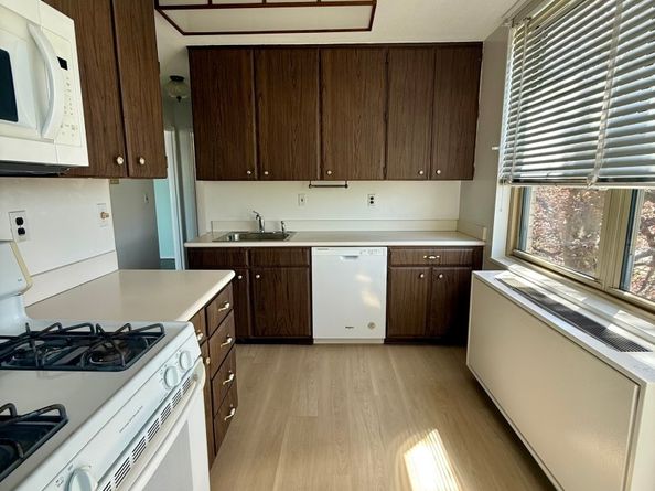 1 Strawberry Hill Court APT 2B, Stamford CT 06902