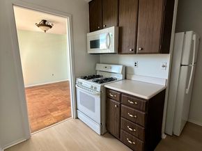 1 Strawberry Hill Court APT 2B, Stamford CT 06902