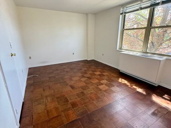 1 Strawberry Hill Court APT 2B, Stamford CT 06902