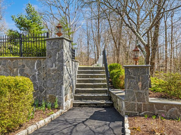 139 Jelliff Mill Road, New Canaan CT 06840